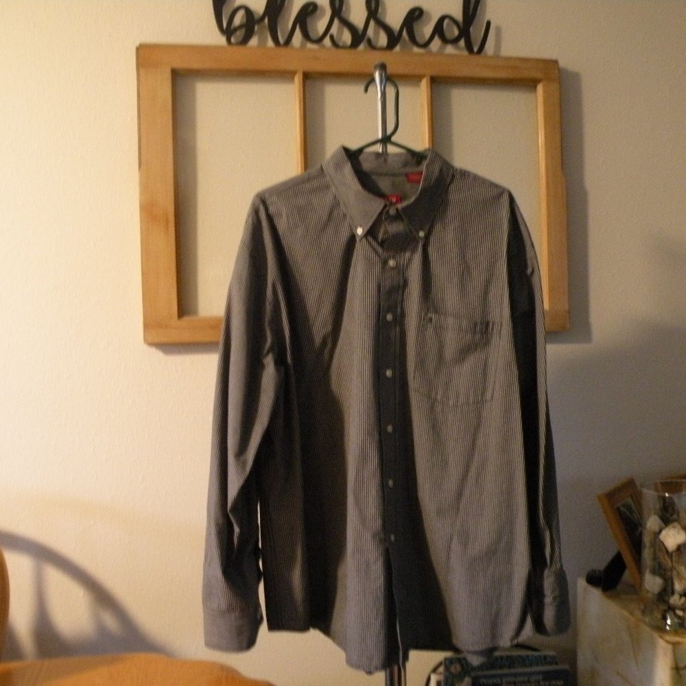 IZod men's long sleeve dress shirt